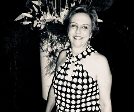Retrato em preto e branco de Nélia Piccirillo, fundadora da EFOP.